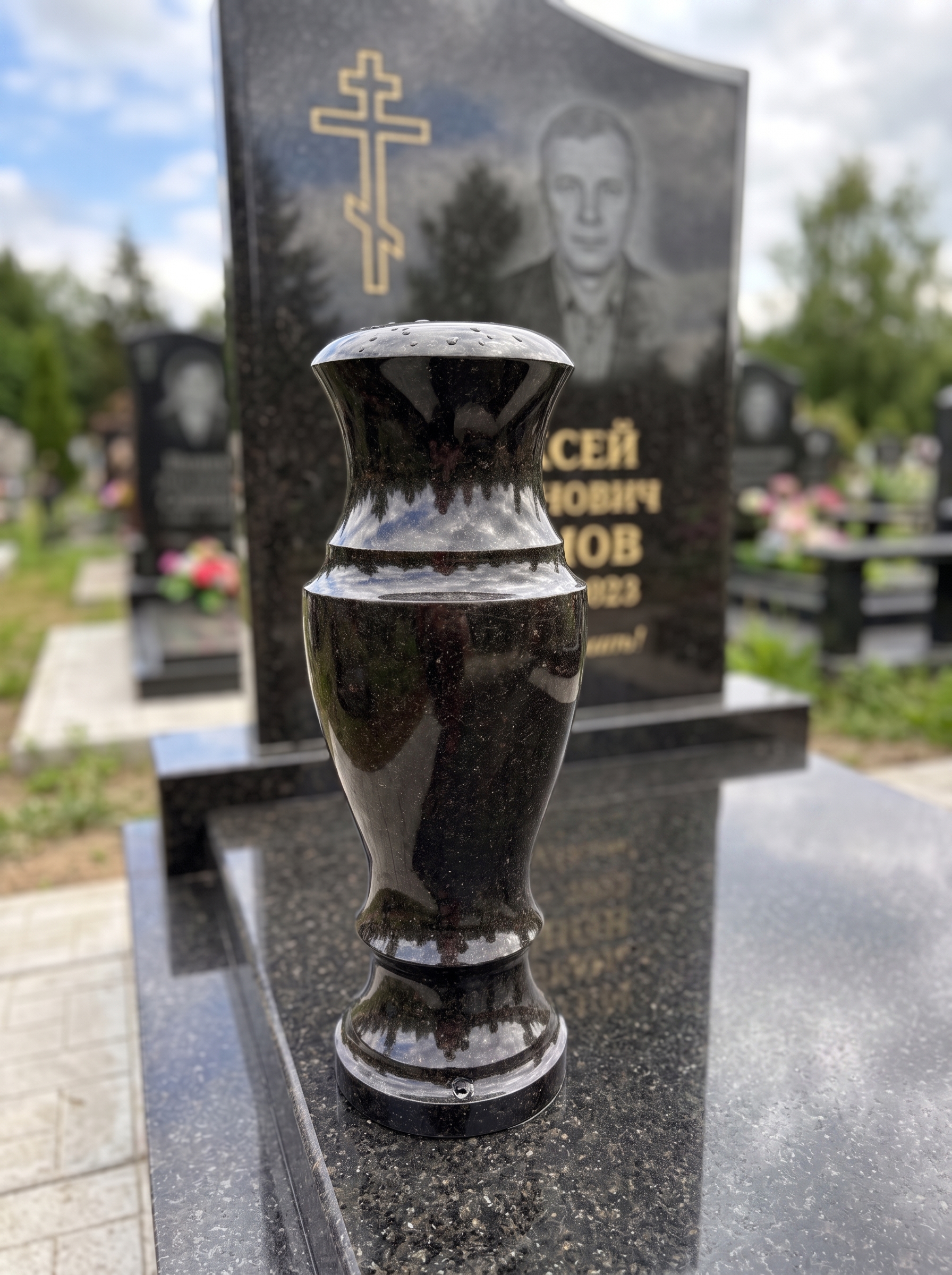 Ваза из гранита Габбро