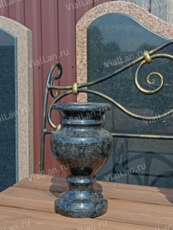 Ваза Классика (25*15, гранит Габбро, Карелия) арт:1534